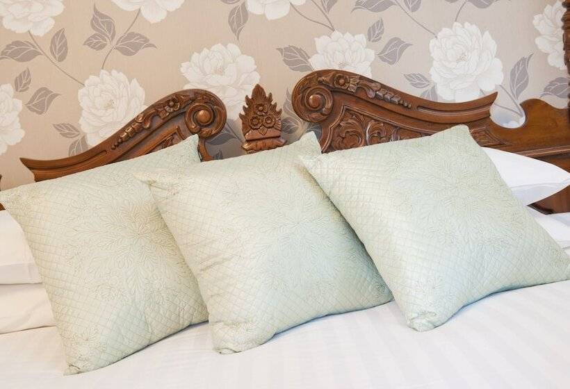 Отель Llechwen Hall