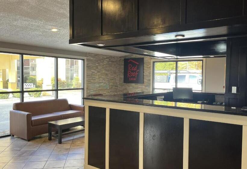 בית מלון כפרי Red Roof Inn & Suites Newport News