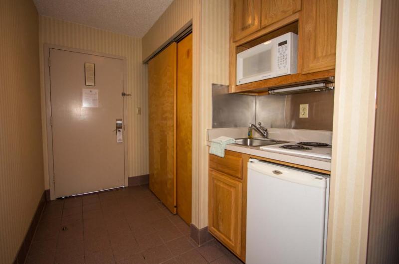 호텔 Red Roof Inn & Suites Newport News