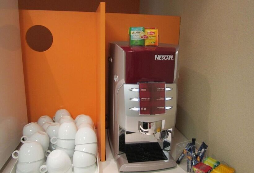 בית מלון כפרי Premiere Classe Pau Est Bizanos