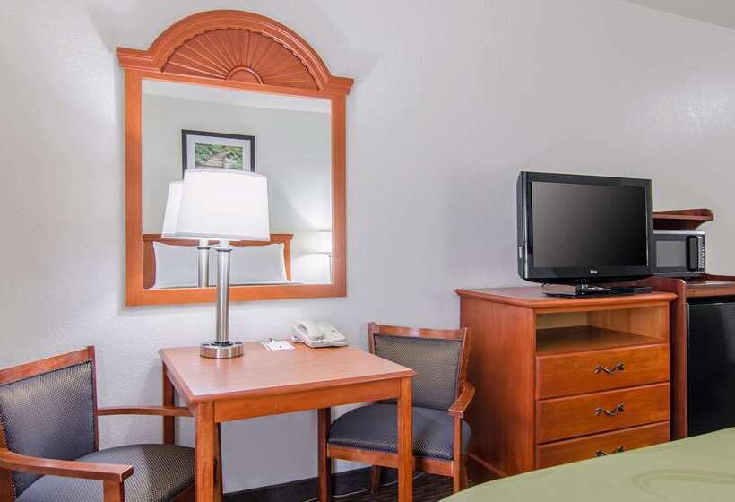 فندق Quality Inn Junction City Near Fort Riley