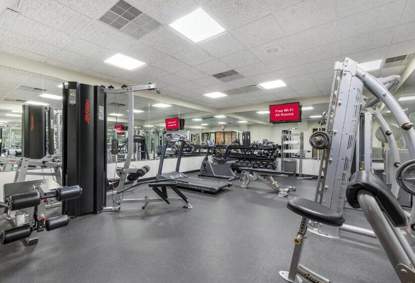 호텔 Red Roof Inn & Suites Newport News