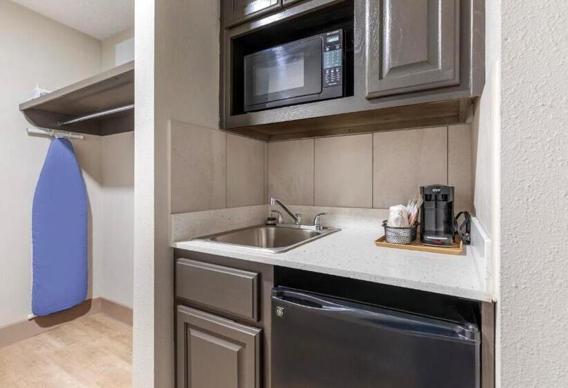 בית מלון כפרי Red Roof Inn & Suites Newport News