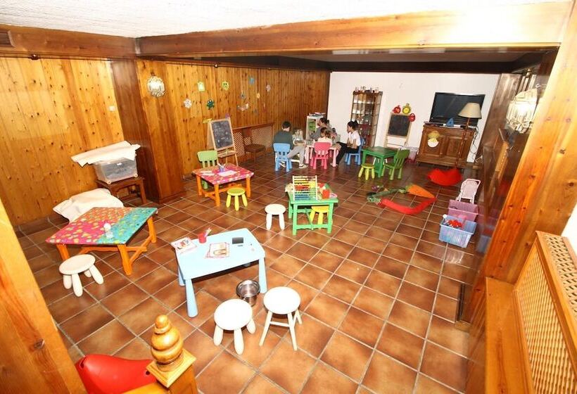 בית מלון כפרי Sno Villa De Sallent 3