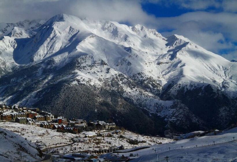 בית מלון כפרי Sno Villa De Sallent 3