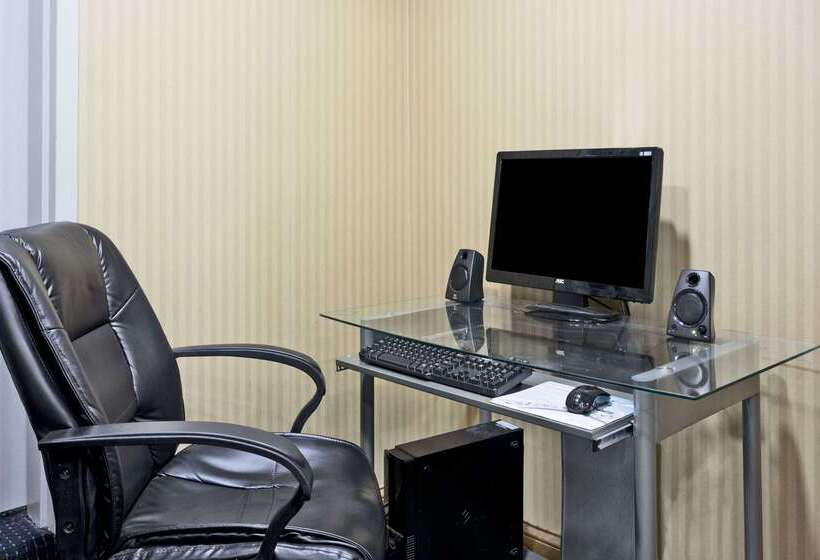 Отель Super 8 By Wyndham Franklin Hwy 31