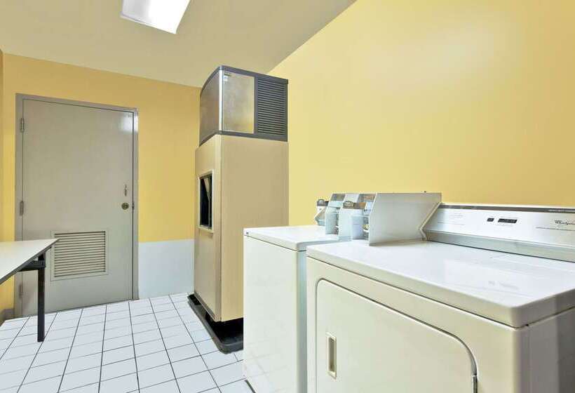 酒店 Super 8 By Wyndham Franklin Hwy 31