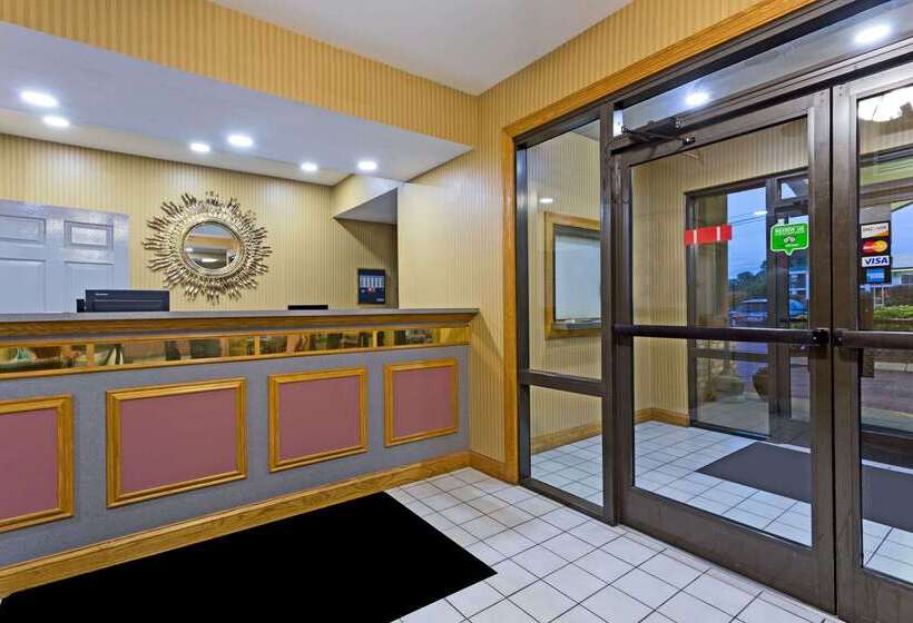 Отель Super 8 By Wyndham Franklin Hwy 31