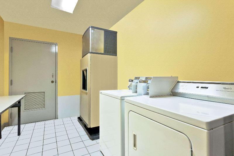 Отель Super 8 By Wyndham Franklin Hwy 31