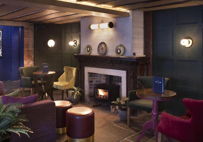 Отель The Royal Foresters