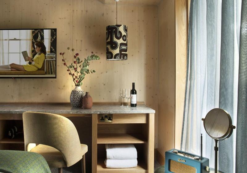 Отель The Royal Foresters