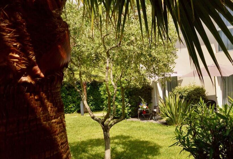 فندق Hôtel Villa Sophia   Adults Only July And August