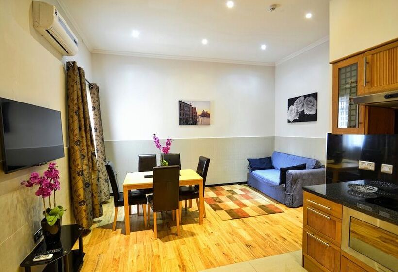 Hyde Park Apartments