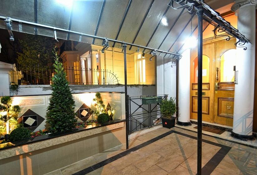 Hyde Park Apartments