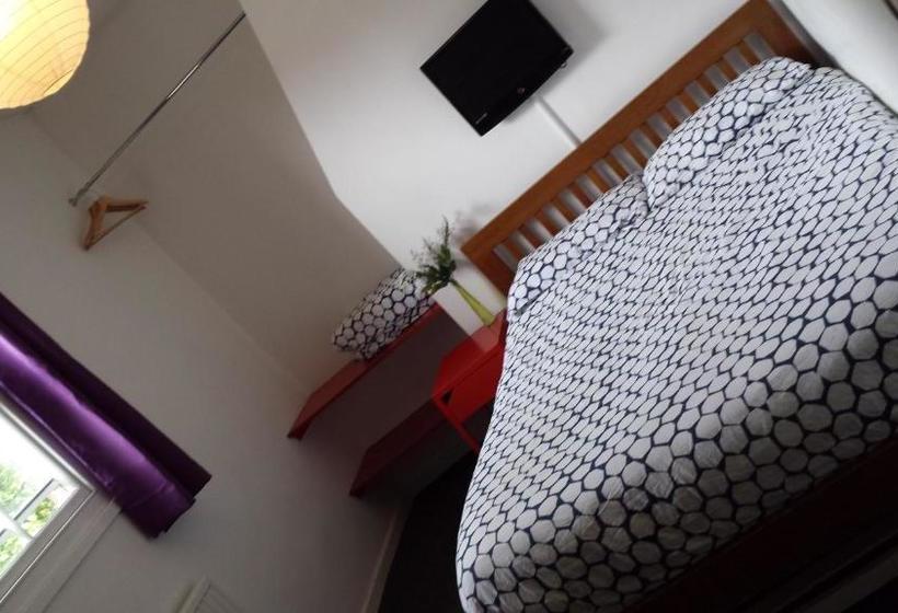 Igloo Backpackers Hostel & Annexe