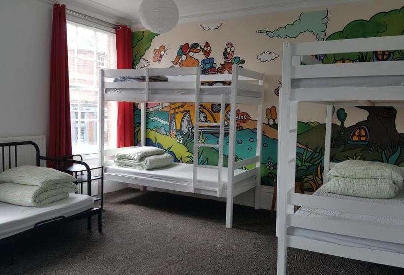 Igloo Backpackers Hostel & Annexe