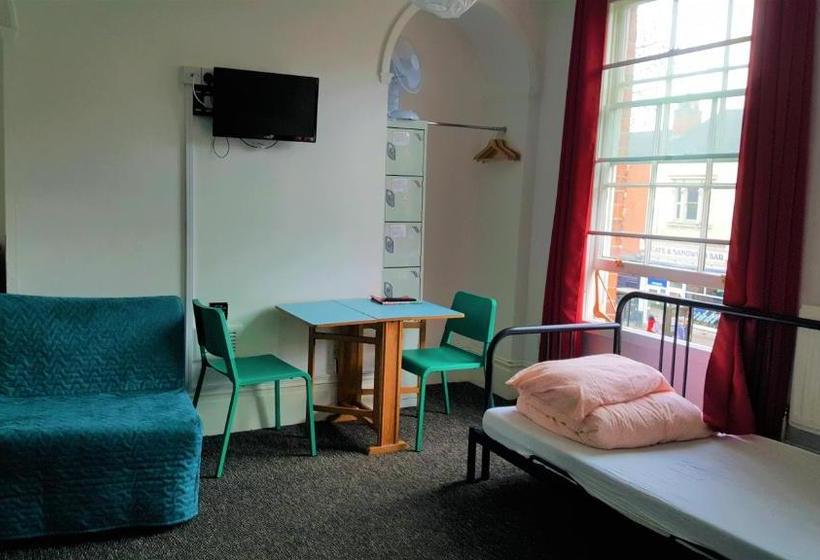 Igloo Backpackers Hostel & Annexe