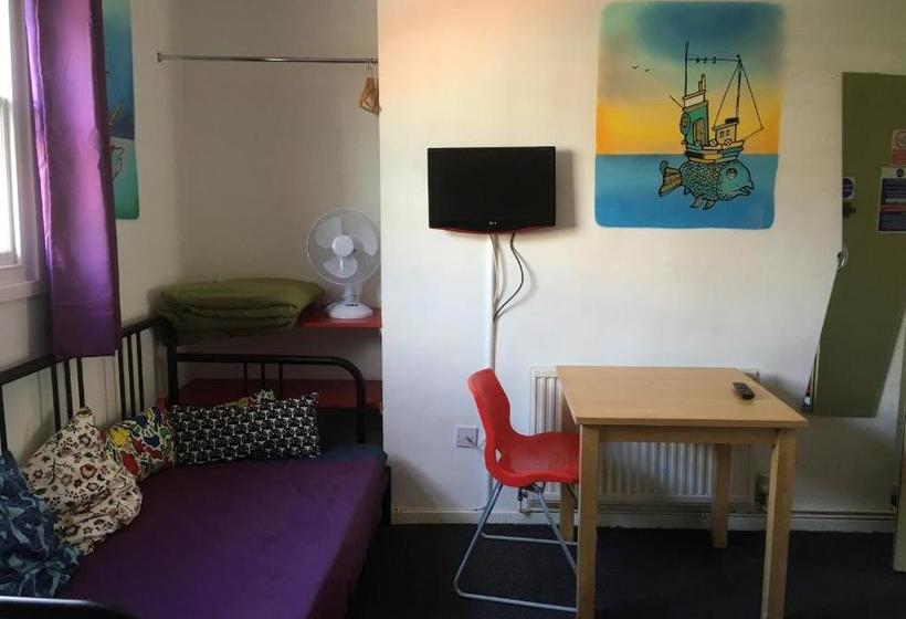 Igloo Backpackers Hostel & Annexe