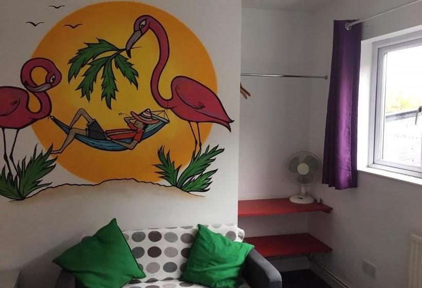 Igloo Backpackers Hostel & Annexe