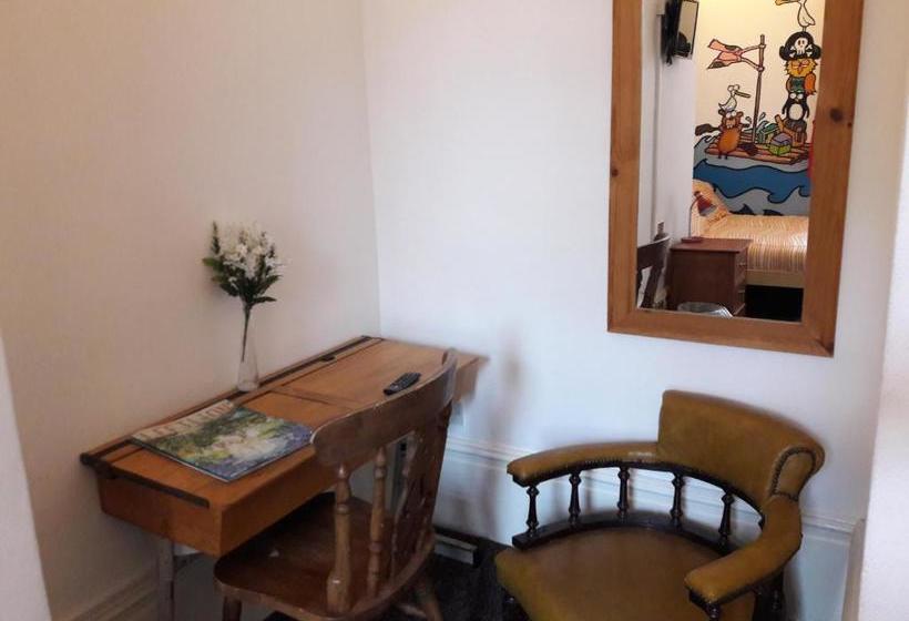 Igloo Backpackers Hostel & Annexe