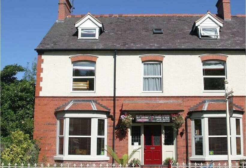 Llangollen Hostel Self Catering   All Private Bedrooms