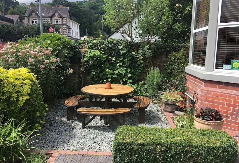 Llangollen Hostel Self Catering   All Private Bedrooms