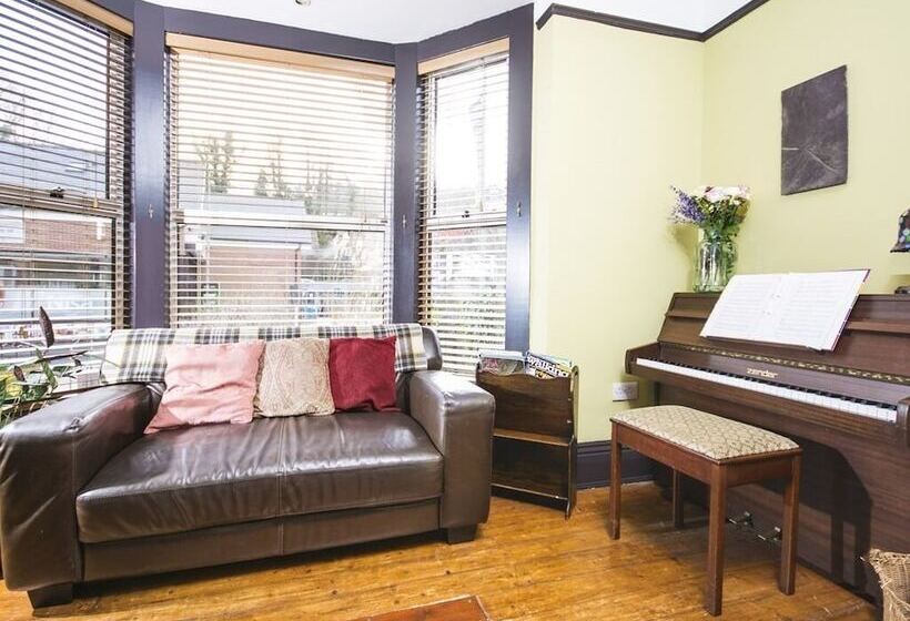 Llangollen Hostel Self Catering   All Private Bedrooms