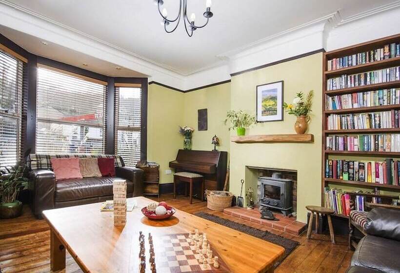 Llangollen Hostel Self Catering   All Private Bedrooms