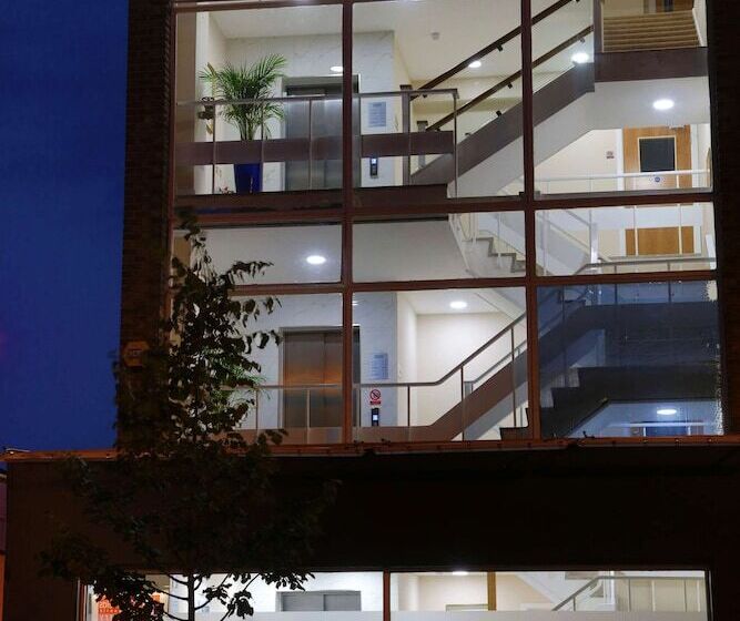 Общежитие Best Western Northfields Ealing