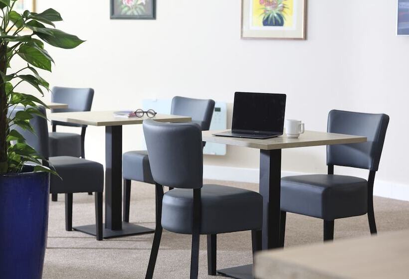 Общежитие Best Western Northfields Ealing