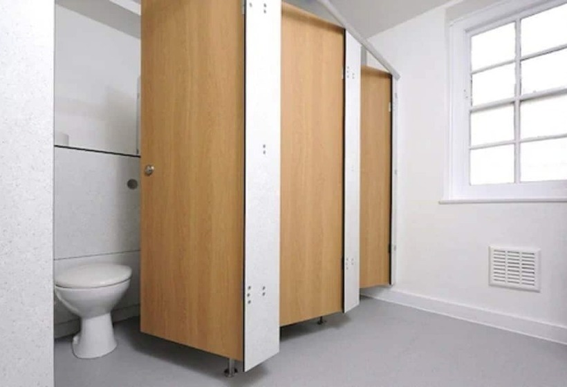 דירת נופש Goldsmiths House   Campus Accommodation   Caters To Women