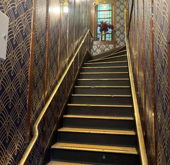 The Walrus Bar And Hostel