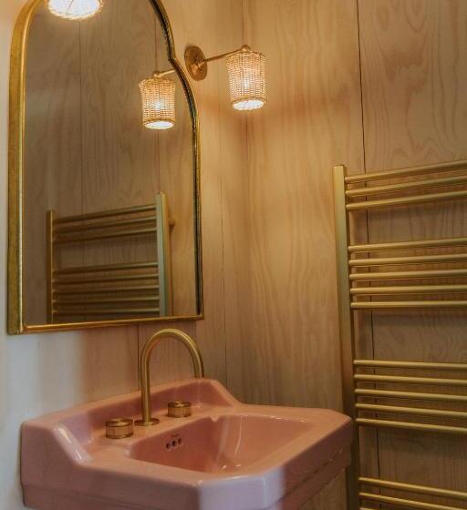 ホテル Newton Hall