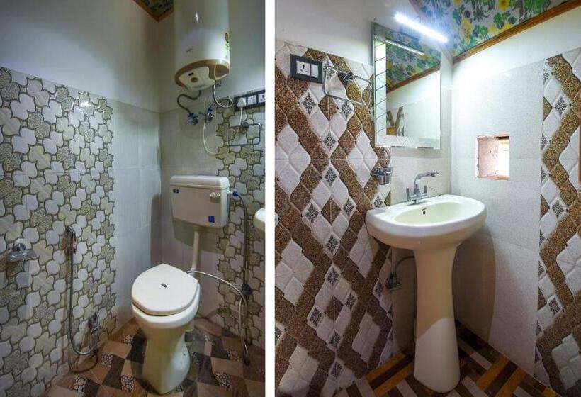 ホテル Oyo 66476  Divine Kashmir