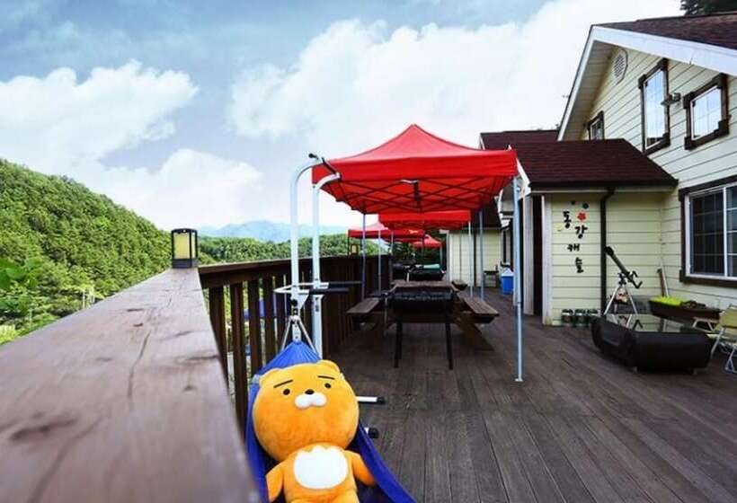 בית מלון כפרי Yeongwol Donggang Castle Pension