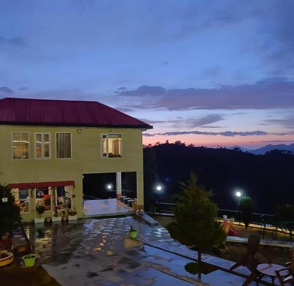 Mist N Meadows Resort