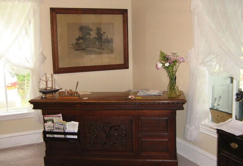 فندق صغير The Olde Village Inn