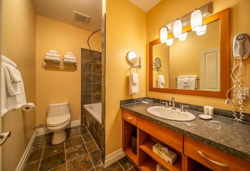 Halcyon Hot Springs Resort