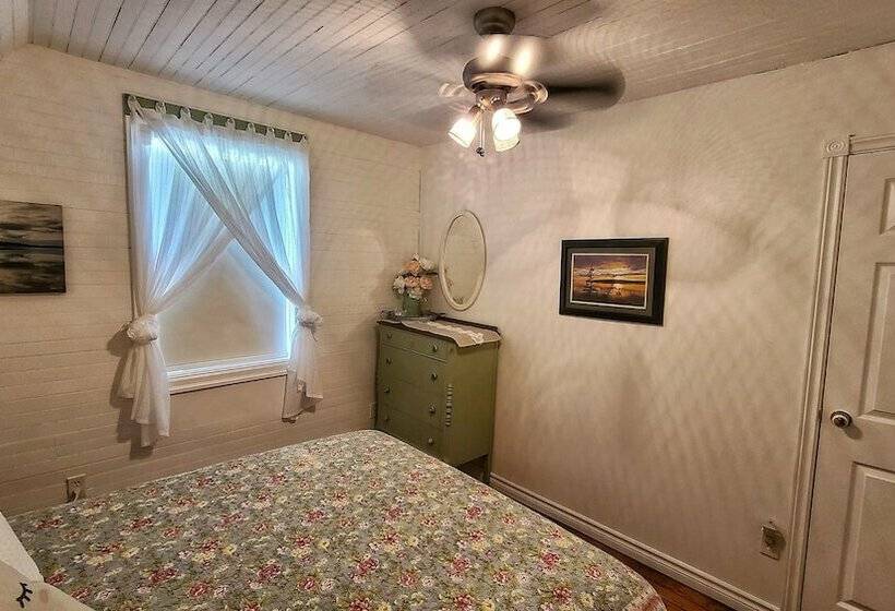 Seaweed And Sod Farm Bed & Breakfast