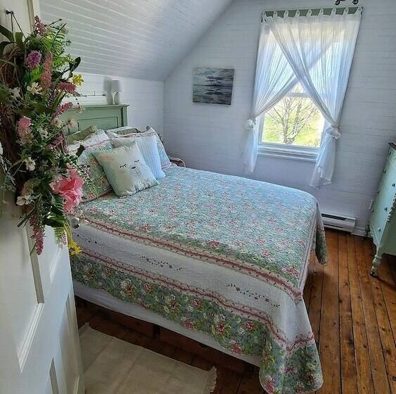 Seaweed And Sod Farm Bed & Breakfast