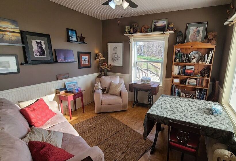 Seaweed And Sod Farm Bed & Breakfast