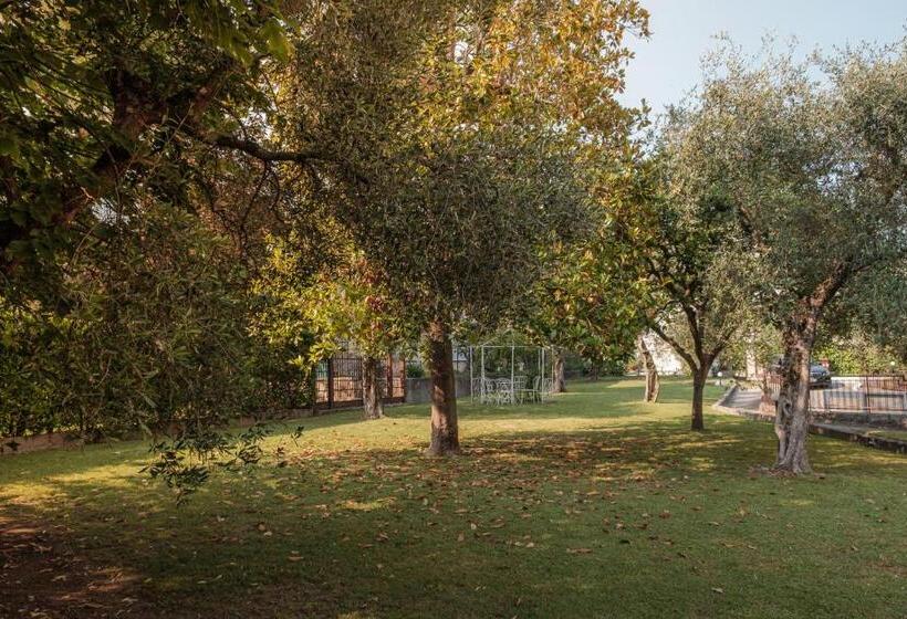 ホテル Villa Angela Olympic Garda Lake
