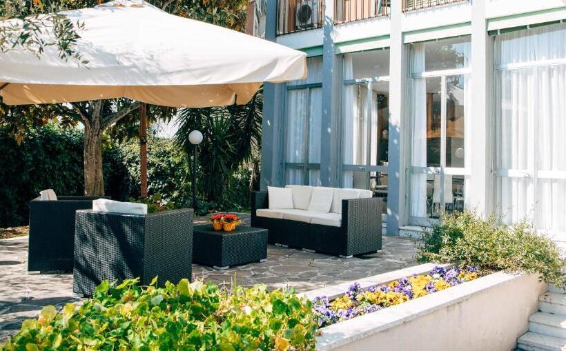 ホテル Villa Angela Olympic Garda Lake