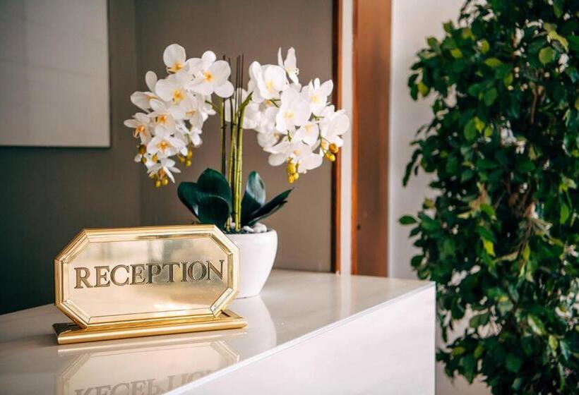 ホテル Villa Angela Olympic Garda Lake