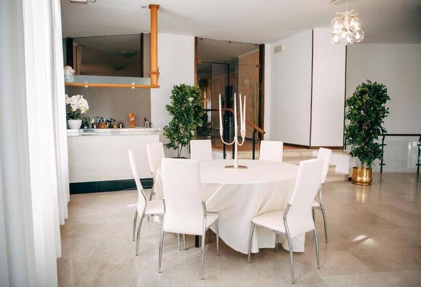 ホテル Villa Angela Olympic Garda Lake