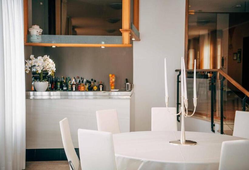 ホテル Villa Angela Olympic Garda Lake