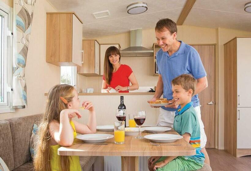 אתר נופש White Tower Holiday Park