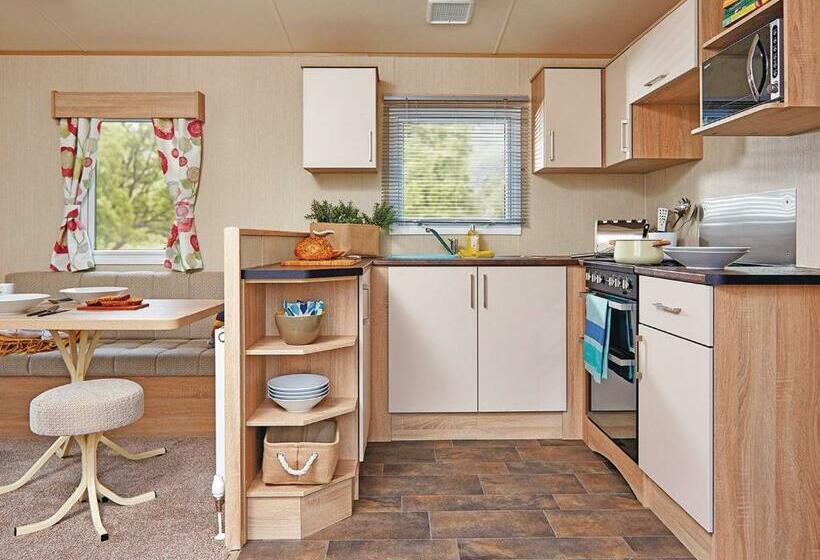 אתר נופש White Tower Holiday Park