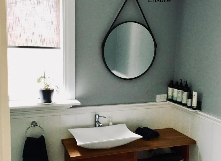 تختخواب و صبحانه Harrison House