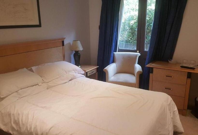 فندق صغير The Plough Inn